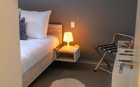 London 993 Apt 202